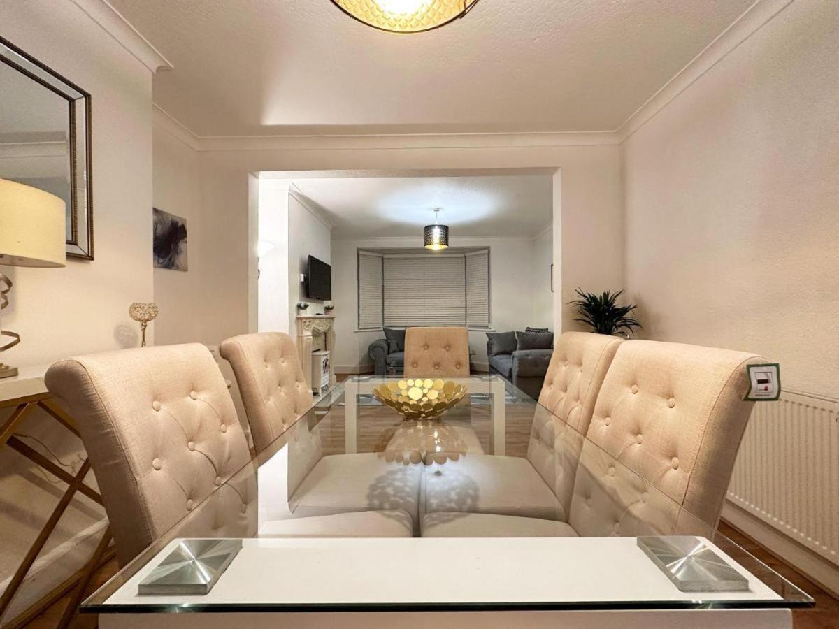 Charming 3-Bedroom Family Home London Exteriör bild