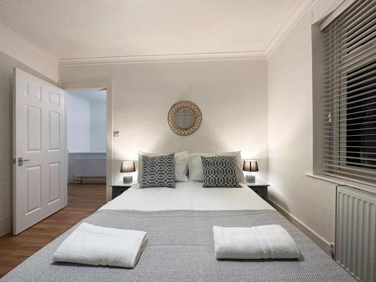 Charming 3-Bedroom Family Home London Exteriör bild