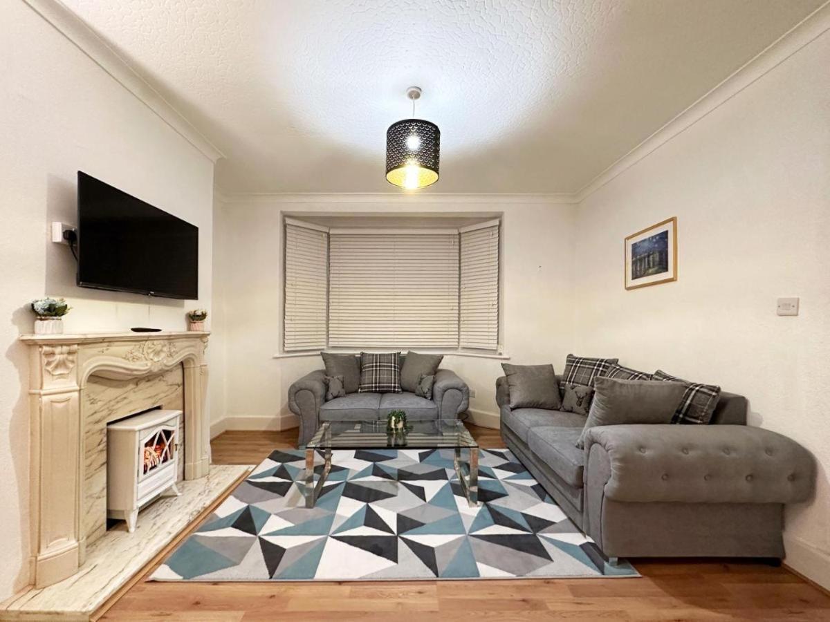 Charming 3-Bedroom Family Home London Exteriör bild