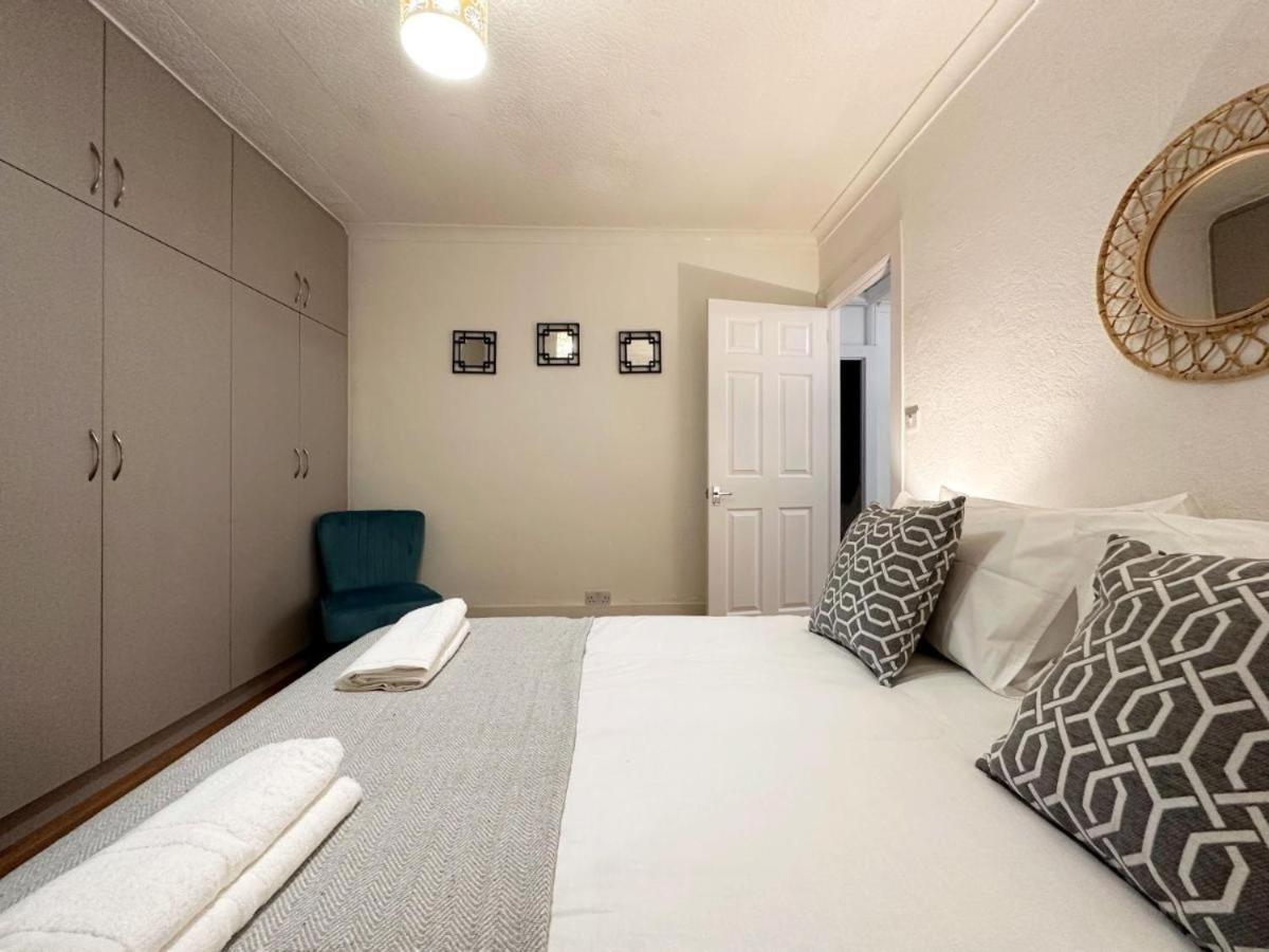 Charming 3-Bedroom Family Home London Exteriör bild