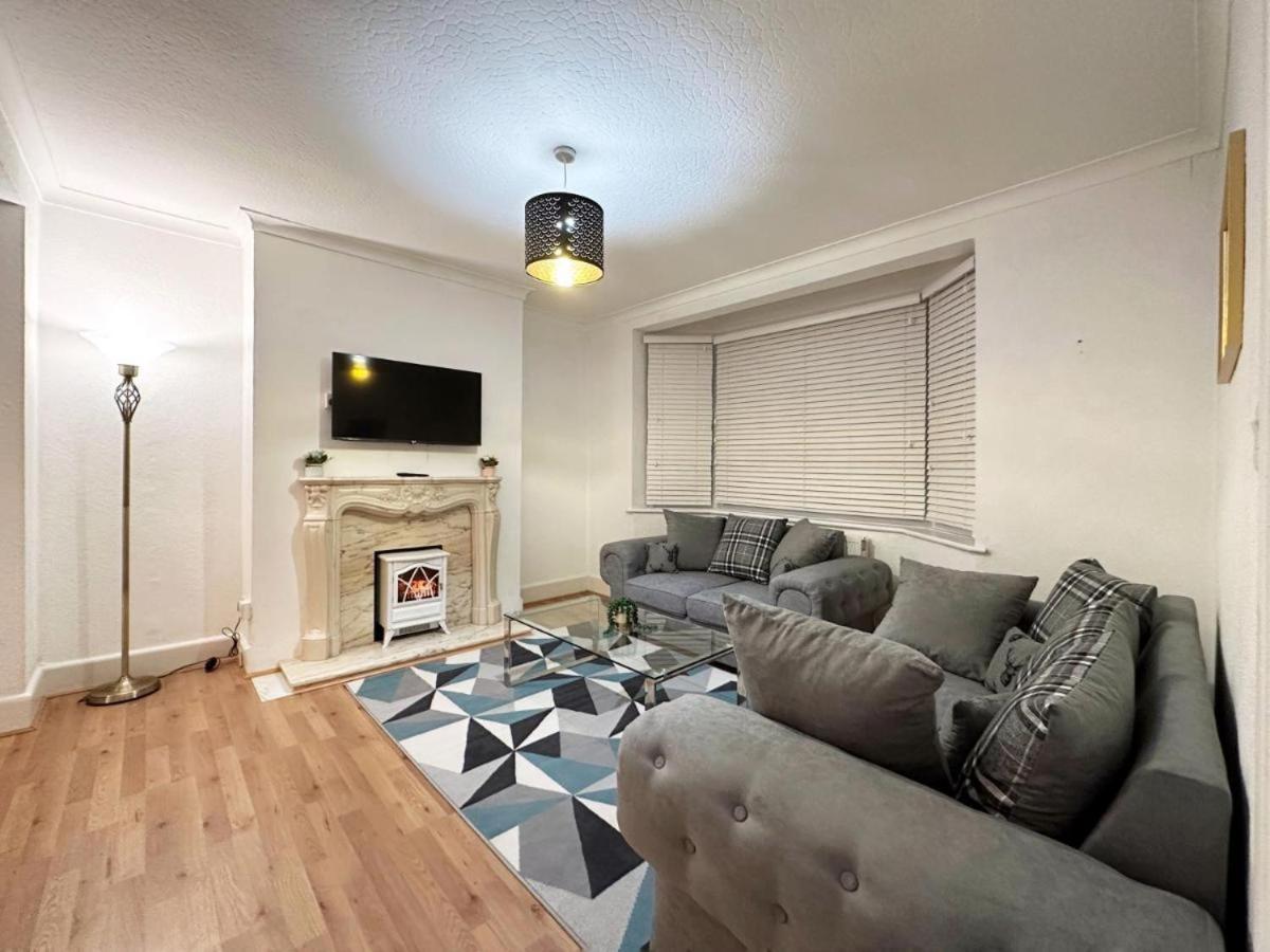 Charming 3-Bedroom Family Home London Exteriör bild