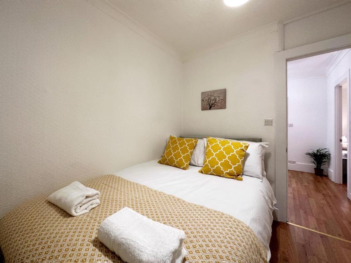 Charming 3-Bedroom Family Home London Exteriör bild