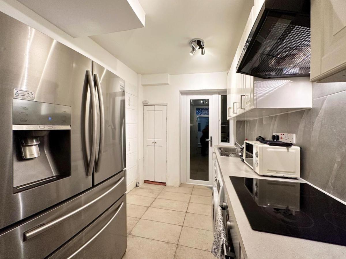 Charming 3-Bedroom Family Home London Exteriör bild