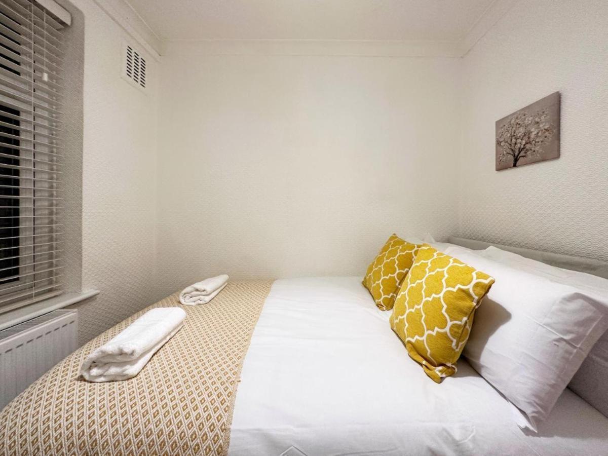 Charming 3-Bedroom Family Home London Exteriör bild