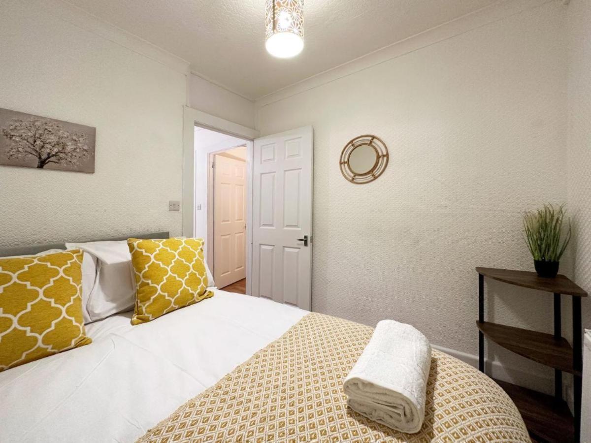 Charming 3-Bedroom Family Home London Exteriör bild