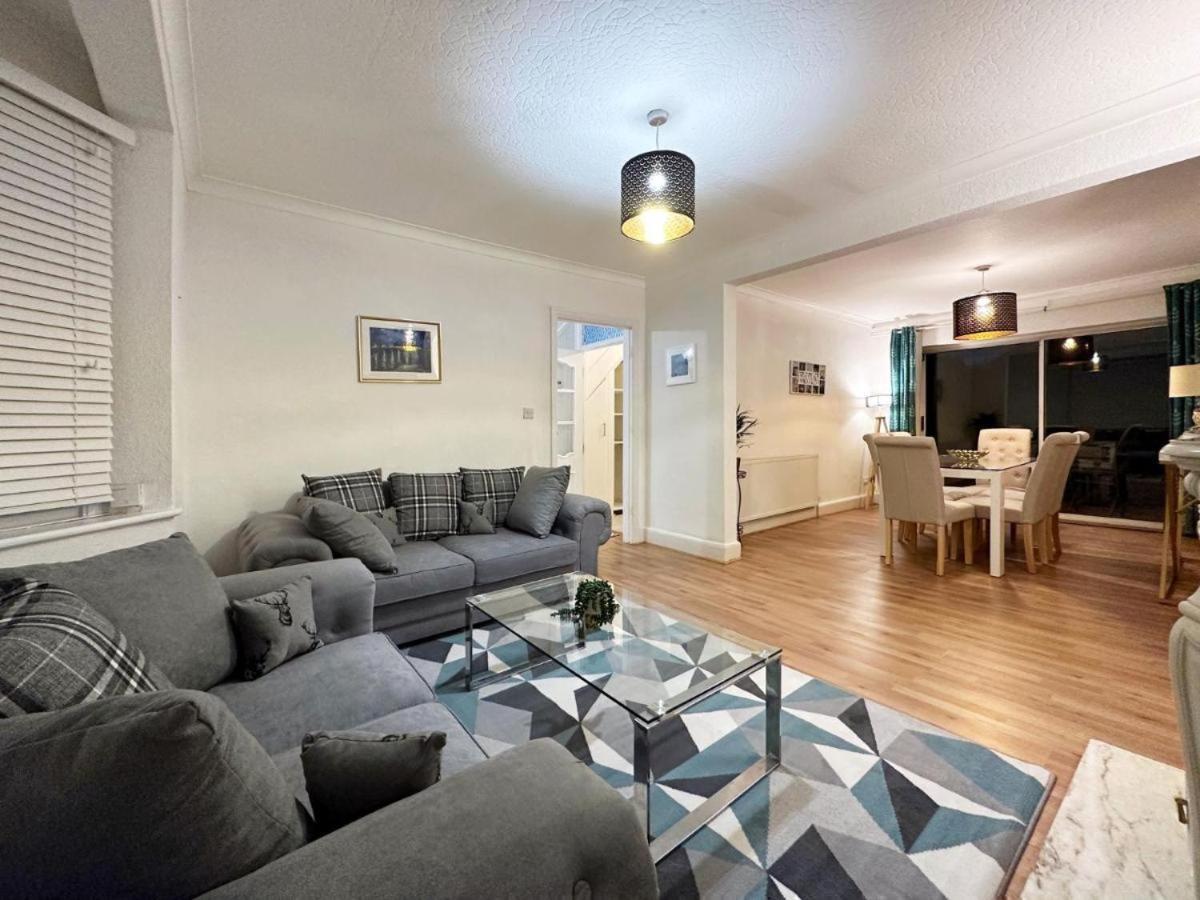 Charming 3-Bedroom Family Home London Exteriör bild